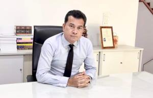 "เชาว์" บี้ปลด "ภูมิธรรม" ดันข้าวเก่า 10 ปีกระทบส่งออก-ผู้บริโภค เชื่อเอื้อ "ปู" อ้างศาลพิจารณาคดีใหม่