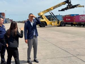 “เศรษฐา” ย่องตรวจด่านศุลกากรลาดกระบัง พบปัญหาคนขับรถไฟตู้คอนเทนเนอร์ไม่พอกระทบส่งออก