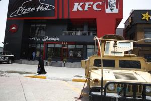ถึงเวลาเอาคืน! บุกจู่โจมร้านดัง US ในอิรัก รวมถึง KFC แก้แค้นให้ชาวกาซาที่ถูกยิวสังหาร