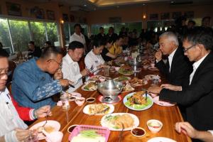 ‘ประชาธิปไตยแดกด่วน’