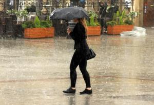 อย่าลืมพกร่ม! กรมอุตุฯ เตือนฝนถล่ม “เหนือ-อีสาน” หนักสุด เสี่ยงน้ำท่วมฉับพลัน