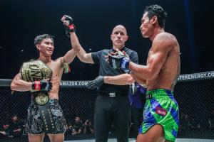 สุดดราม่า! “ตะวันฉาย” เบียดชนะ  “โจ” เสียงข้างมาก รั้งบัลลังก์แชมป์โลกมวยไทยครั้งที่ 3