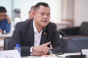 “ธนกร” ซัด “พิธา” ดื้อรั้นแถลงสู้คดียุบพรรค ไม่ฟังศาลสั่งห้าม บิดเบือนหลักการทุกข้อ ทั้งที่ศาลขยายเวลาให้ 3 ครั้ง