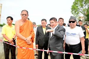 “ธรรมนัส” รุดดูกำแพงป้องกันตลิ่งบริเวณวัดเชิงเลน ทรุดตัว สั่งซ่อมแซมด่วน กันการทรุดตัวเพิ่มเติม