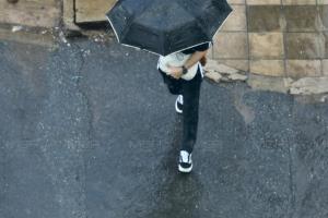 ลมมรสุม-หย่อมความกดอากาศต่ำ ทำฝนตก-กทม.เตรียมรับมือ!