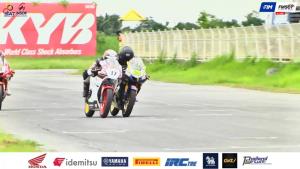 (คลิป) นักบิดวัย 14 ตั้งใจเบียดคู่แข่งล้มก่อนเข้าเส้นชัย ล่าสุดถูกลงโทษแบน