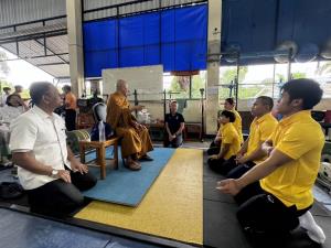 4 ยกน้ำหนักไทยรับพรพระเกจิดังก่อนสู้โอลิมปิก 2024
