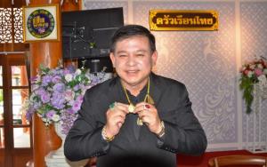“สิระ” เย้ย “สามารถ” แค่ลูกศิษย์วัด แถมเคยถูกไล่ออก ซัดอ้างแสดงความเห็นส่วนตัวแต่ดันใส่เสื้อพรรค