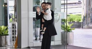 “อุ๊งอิ๊ง” รุดออกจากตึกชินฯ 3 หลังมีประกาศโปรดเกล้าฯ แต่งตั้ง ครม.