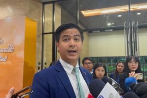 “พริษฐ์” เผยพรรคประชาชนมีมติไม่ส่งแคนดิเดตลงชิงเก้าอี้รองประธานสภา เชื่อใช้เวลาไม่นานได้ผู้นำฝ่ายค้าน