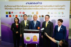“พิพัฒน์”วอน นายจ้างเห็นใจลูกจ้าง ขึ้นค่าแรง 400 บาท เข้าร่วมประชุมไตรภาคีพรุ่งนี้ แย้ม ก.คลัง เห็นด้วยมาตรการบรรเทาผลกระทบนายจ้าง