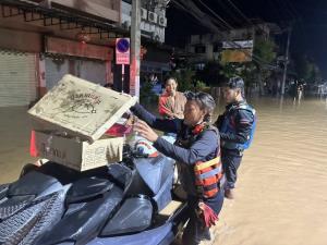 เปิ้ล-น้ำ นำทีมเจ็ตสกี เข้าช่วย จว.เชียงใหม่ “บิ๊กเปี๊ยก” สั่งการใกล้ชิด