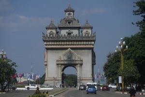 โครงการทางรถไฟความเร็วสูง-ทางด่วนเชื่อมลาวและเวียดนามหยุดชะงักหลังประสบปัญหาขาดเงินทุน