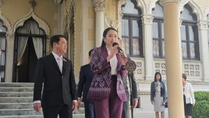 "อิ๊งค์" ร้องโอ้! เจอถามมีภาพร่วมงานบวชลูกนายกฯ เบี้ยวขับรถชน บอกยิ่งเป็นข่าวจะมีอิทธิพลไม่ได้