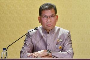 รัฐบาลเดินหน้าโครงการ “เดินดีไปด้วยกัน” ลดเสี่ยงกระดูกหักในผู้สูงอายุ