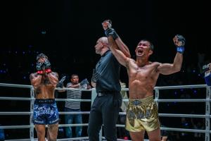 ราชันฆ่าไม่ตาย! “น้องโอ๋” ลุยแหลกล้างแค้น “ก้องธรณี” ศึก ONE Fight Night 31