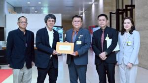 หัวหน้าผู้ออกแบบรัฐสภายื่นค้านถมสระมรกต หวั่นกระทบโครงสร้าง น้ำท่วมแน่หากขุดใต้ดินทำที่จอดรถ ชี้หลายส่วนไม่บริหารจัดการตามที่ออกแบบ