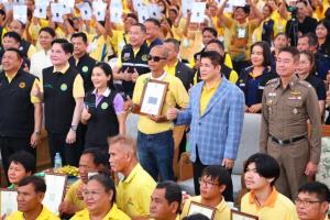 “นฤมล” นำ 2 รมช. Kick Off มอบโฉนดต้นยาง-ต้นไม้ ยกระดับเป็นสินทรัพย์เพิ่มโอกาสเข้าถึงแหล่งทุน