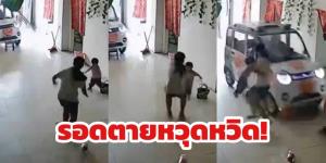 รอดตายหวุดหวิด! พี่สาว 11 ขวบ พุ่งตัวคว้าน้องสาววัยเตาะแตะ หลบรถที่พุ่งชนเข้ามาในร้านอาหาร (มีคลิป)