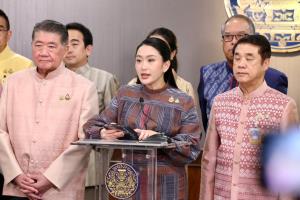 นายกฯเลี่ยงตอบ 21 สส.รทสช.ยื่นขอปรับรมต.พรรค "พีระพันธุ์" หายตัวโดดประชุมครม.