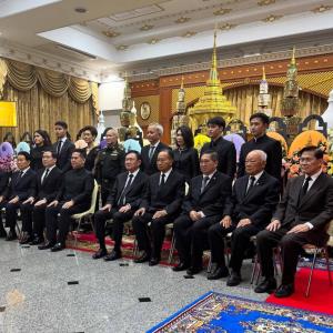 "ทักษิณ" เป็นประธานพิธีสวดอภิธรรมศพ พล.อ.สุจินดา คราประยูร