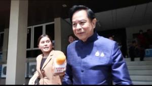 “พีระพันธุ์” รีบหนีสื่อ ไม่เผยมติ รทสช. ลั่น “มติพรรคให้ไปคุยกับนายกฯ ไม่ได้ให้บอกนักข่าว”