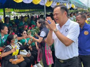 “อนุทิน” นำภท.ลงชายแดนกัมพูชา มอบท่อ-ยางทำหลุมหลบภัย 38 ร.ร. พร้อมให้กำลังใจทหาร-ชาวบ้าน