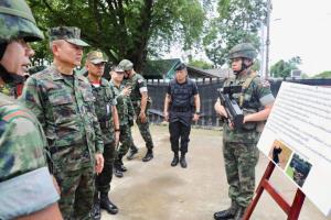 ผบ.ทร.ลงพื้นที่ชายแดนตะวันออก ให้กำลังใจกำลังพล กำชับอดทนต่อการยั่วยุ ห้ามใช้กำลัง หวั่นถูกบิดเบือนกระทบภาพลักษณ์ไทย