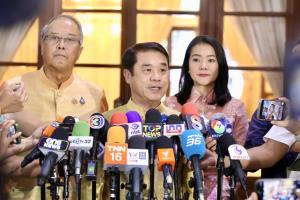 “สุริยะ” นำ 14 รมต.ใหม่ขึ้นรถตู้เข้าเฝ้าฯ ถวายสัตย์ฯ พรุ่งนี้ ก่อนประชุม ครม.นัดพิเศษ ขยับ “ภูมิธรรม” ขึ้นรักษาการนายกฯ