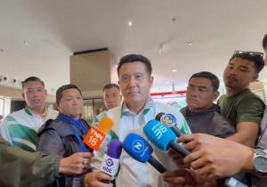 พปชร.ยัน "ลุงป้อม" ยังชิงนายกฯได้ตามรธน. รับคุยเปลี่ยนขั้วรบ.ค้านยุบสภาเหตุนายกฯผิดคนเดียว
