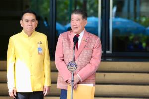 “ภูมิธรรม” ไม่รู้ กกต.ชงยุบ 6 พรรคยอม “ทักษิณ” ครอบงำ อ้างตนไม่เกี่ยว ตอนเกิดเหตุอยู่คาซัคสถาน