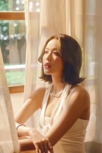 “5 A.M.” เพลงรักละมุนยามเช้า ที่จะทำให้คุณอยากลืมตาขึ้นมาเพื่อใครสักคน การกลับมาของ MOBYE ที่อบอุ่นกว่าครั้งไหน