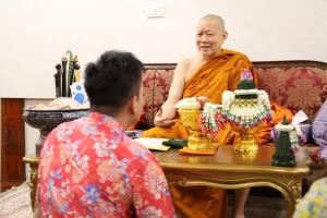 สวนกระแสข่าวฉาวพระ! "หมอลักษณ์" โพสต์สดุดี "เจ้าคุณธงชัย" ในวันที่วงการสงฆ์สั่นคลอน