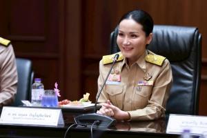 “นฤมล“แจงแต่งกายเพื่อความคล่องตัว ลุยพื้นที่วันหยุดรับฟังปัญหาของครู-นักเรียน ขอ สังคมหันโฟกัสงานพัฒนาการศึกษาไทย
