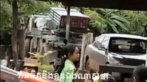 หลักฐานโล่มนุษย์! เผยคลิปเขมรจอดรถยิงจรวด RM-70 ในหมู่บ้าน ก่อนเคลื่อนออกหลังเสร็จภารกิจ