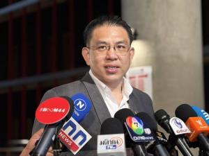 “วิโรจน์” หนุนทบทวน MOU 43-44 ทำร่างใหม่ให้รัดกุม-ปกป้องอธิปไตย เตือนกำลังสู้กับคนหัวหมอ อย่าตกหลุมเขมร