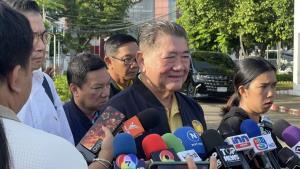 "ภูมิธรรม"  ชี้ "บุ๋ม" นั่งโฆษก ศบ.ทก.สมน้ำสมเนื้อกับ "มาลี" ชี้เป็นผู้หญิง เราไม่อยากใช้ผู้ชายไปโต้แย้ง