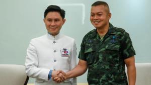 “ปานเทพ” เสนอหากไม่ต่ออายุ “แม่ทัพกุ้ง” ควรเชิญมาเป็น รมว.กลาโหม เลื่อนยศเป็นพลเอก ให้ชงชื่อ มทภ.2 คนใหม่