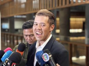 “ปกรณ์วุฒิ” ย้ำ ปชน.ไม่เห็นด้วยศาล รธน.ตัดสินเรื่องนามธรรม นายกฯ ลาออกหรือยุบสภาดีกว่า เสียงปริ่มน้ำเหนื่อยแน่
