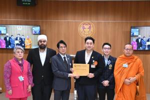 ชมรมสันติประชาธรรมยื่นสภาสอบ 5 สส.ส้ม อภิปรายพาดพิงพุทธศาสนา ชี้สำคัญต่อศรัทธา ปชช.