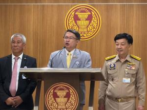 “หมอเปรม” ฉะ สว.รับลูกพรรคการเมืองลักหลับชงญัตติยกเลิก MOU43-44 สวน ปธ.ทีร้องถอด สว.ดองเรื่อง