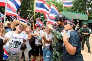 ชายแดนเดือด  ไทย-เขมรใครจะอึดกว่ากัน !!