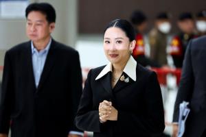 วันพิพากษา!สื่อนอกจับตาศาลรธน.ตัดสินชะตา'อุ๊งอิ๊ง' นักวิเคราะห์เชื่อรบ.เพื่อไทยอยู่ได้ไม่นาน