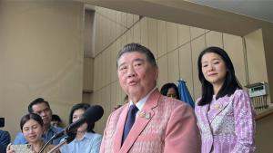 “ภูมิธรรม” เหน็บ “เสี่ยหนู” ฝันกลางวันพลิกขั้วตั้งรัฐบาล เชื่อส้ม-แดงคุยกันง่ายกว่า ยันมีอำนาจยุบสภาแต่ไม่ใช่วันนี้
