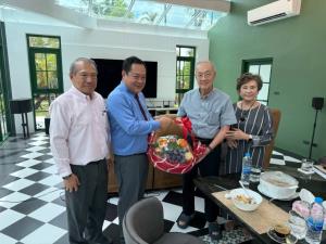 “ทวี“ ดอดพบ “ชัยเกษม” อวยแข็งแรง คุณสมบัติผู้นำบริหารแบบนิติรัฐนิติธรรม หยอดส้มมีระบบไม่ต้องชี้นำ