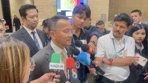 “สมศักดิ์” ยินดี “อนุทิน” นั่งนายกฯ เชื่อ พท.ไม่ขับ “เฉลิม” เหตุอยู่มานาน การเมืองอย่าไปเอาจริงเอาจังกันมาก