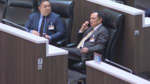 "อนุทิน" นั่งสภา 40 นาที รับสายปริศนาก่อนรีบออกไป บอกขอทำธุระ ส่วนรายชื่อครม.พูดสั้นๆ "รอ"