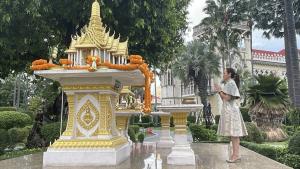 ภริยานายกฯสักการะสิ่งศักดิ์สิทธิ์ทำเนียบ ขอพรให้ "อนุทิน" ทำงานราบรื่น ไม่มีอุปสรรค