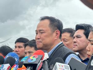 “อนุทิน” ลงดูน้ำท่วมบางบาล สั่งจ่ายเยียวยาทันทีหลังแถลงนโยบาย ดันโครงการระบายน้ำ 1 แสนล้านแก้ท่วมซ้ำซาก