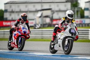 ทัพนักบิด Honda CBR Series เดินหน้าล่าชัยชนะ “ไฮเปค-กฤษฎา” ท็อปฟอร์มต่อเนื่อง คว้าโพลโพซิชั่น รุ่นซูเปอร์สปอร์ต 600